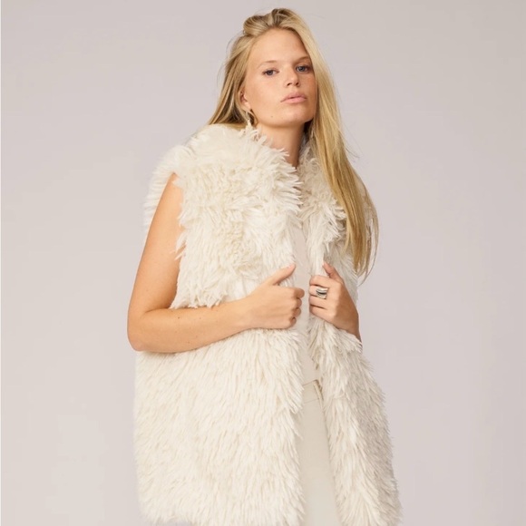 Adrienne Landau Jackets & Blazers - Adrienne Landau Shaggy White Faux Fur High Collar Vest